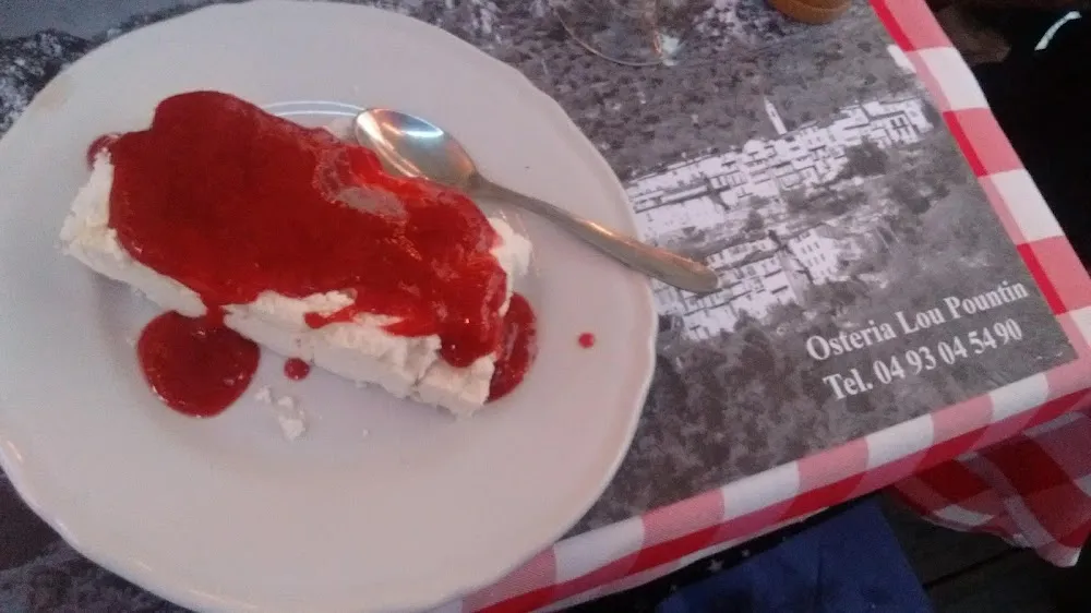 Meringue Aux Fruits Rouges